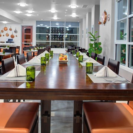 Holiday Inn Windsor - Wine Country By Ihg Extérieur photo
